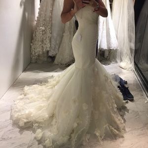 Stunning Romona Keveza wedding dress- NEW